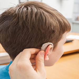 Kulak arkasi isitme cihazi